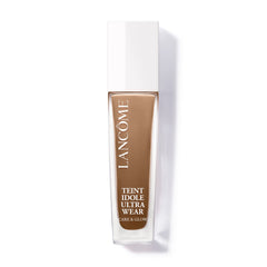 Lancôme Teint Idole bottle with pump for long-lasting coverage.